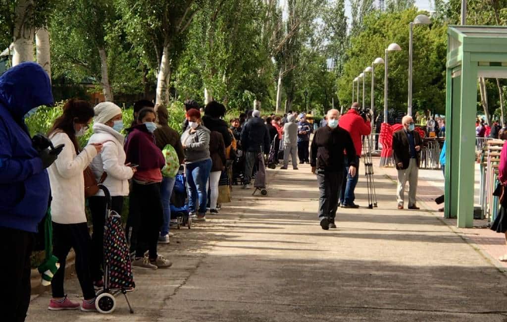 Rijen wachtende mensen bij voedselbanken Spanje steeds langer