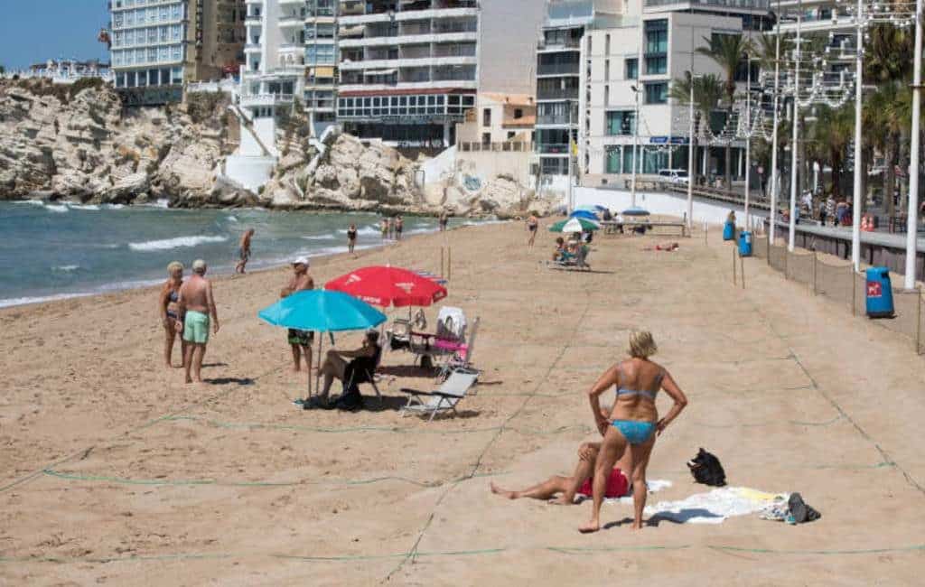 Benidorm handhaaft percelen op stranden maar stopt met controles