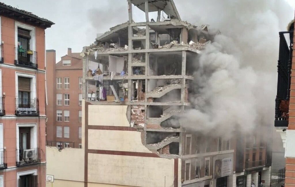 Enorme explosie vernietigt gebouw in centrum Madrid