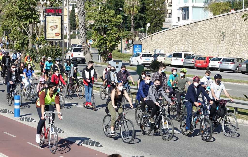 Duizenden fietsers eisen meer en veilige fietspaden in Málaga