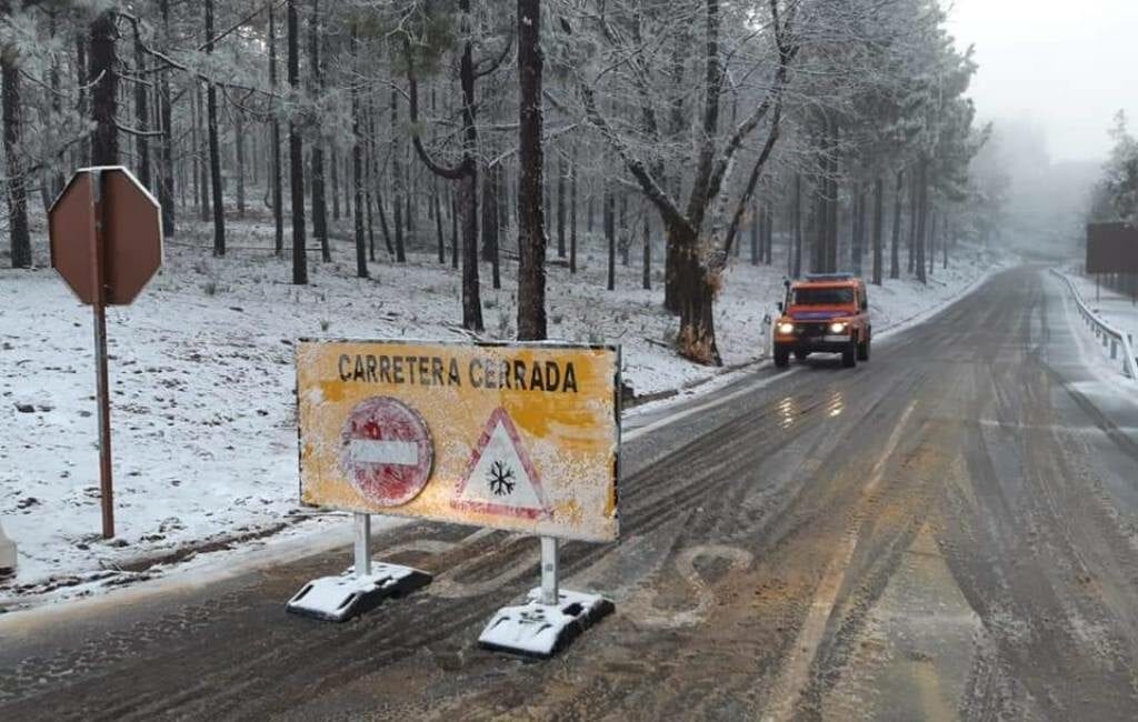 Diverse Canarische Eilanden bedekt met sneeuw