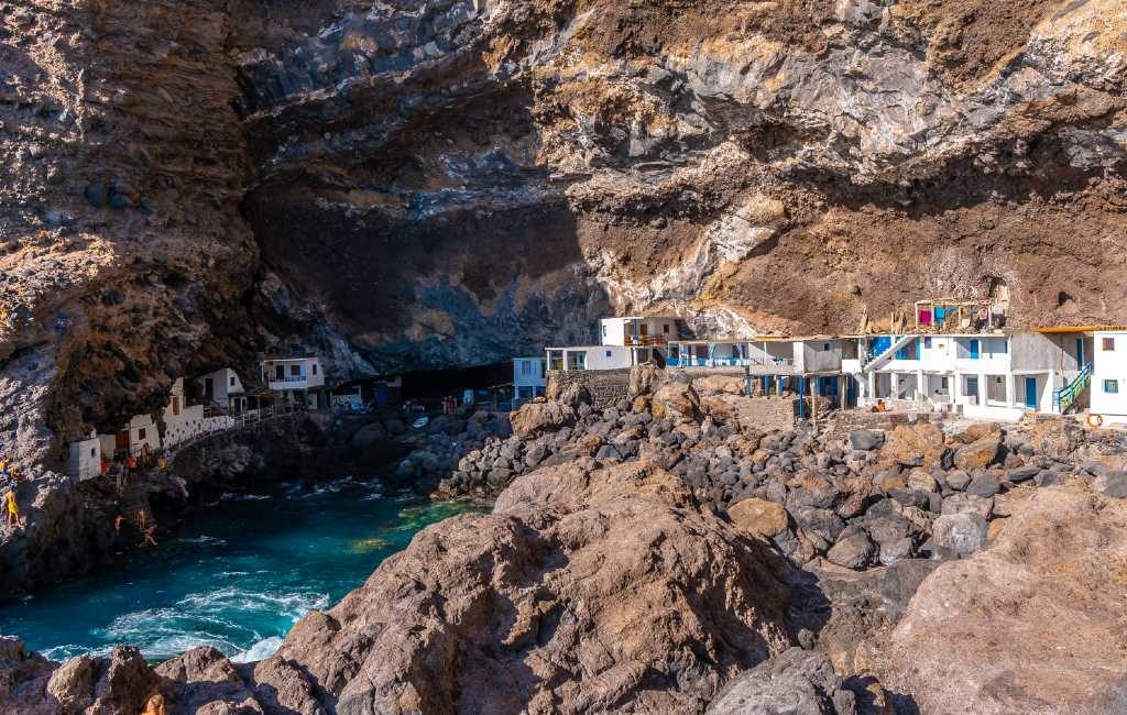 Het in een grot verscholen dorp Porís de Candelaria op het eiland La Palma