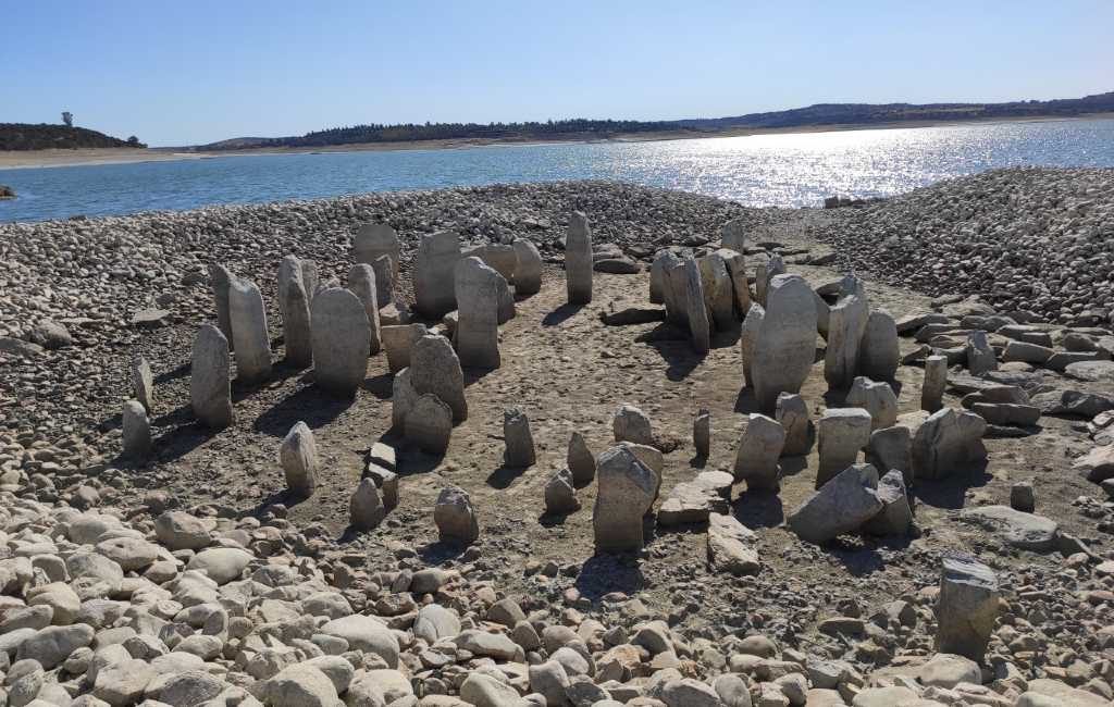 De Spaanse Stonehenge die alleen bij laag water te zien is in Extremadura