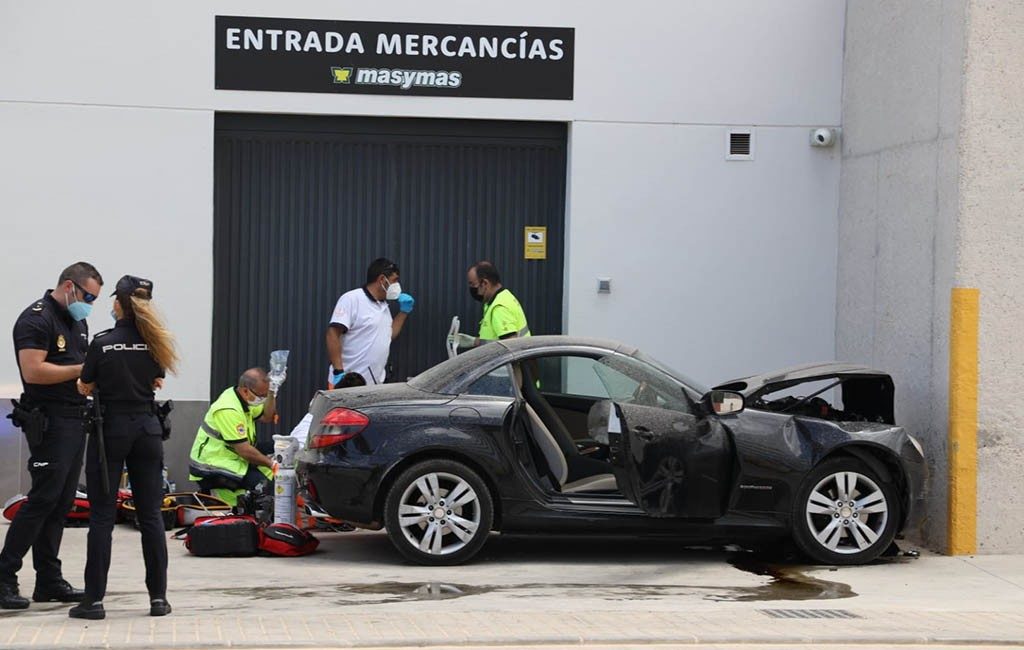 80-jarige Belg verongelukt nadat ze met auto tegen supermarkt reed in Denia