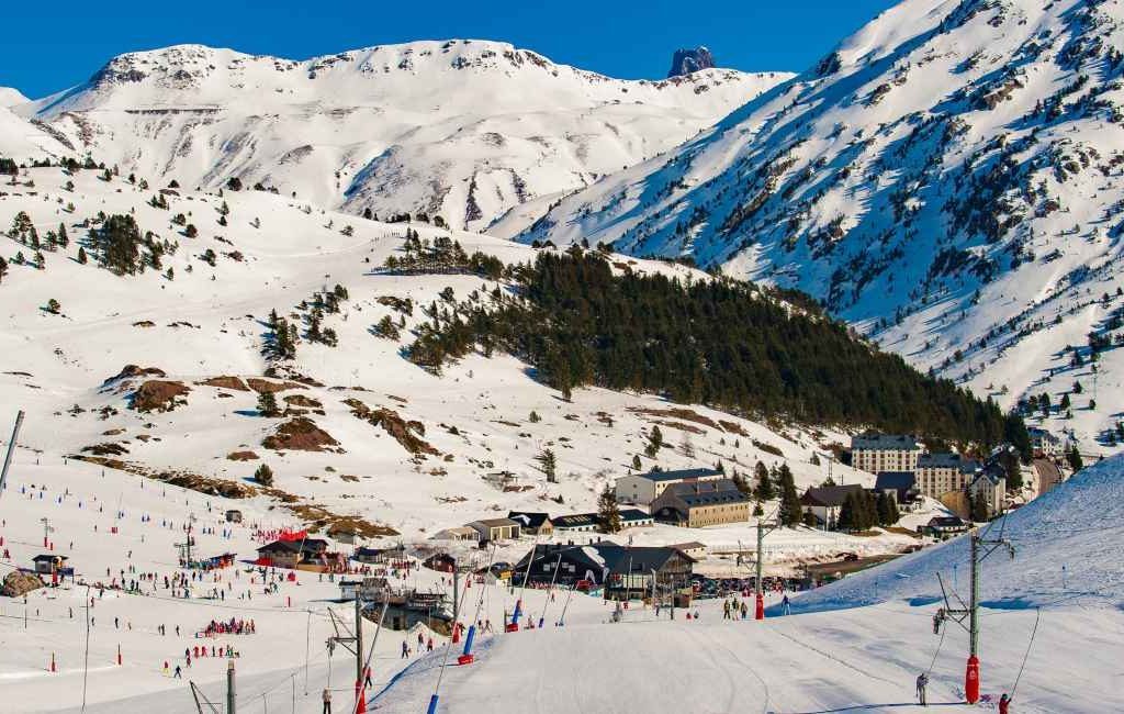 Skigebied Candanchu in de Spaanse Pyreneeën toch open deze winter