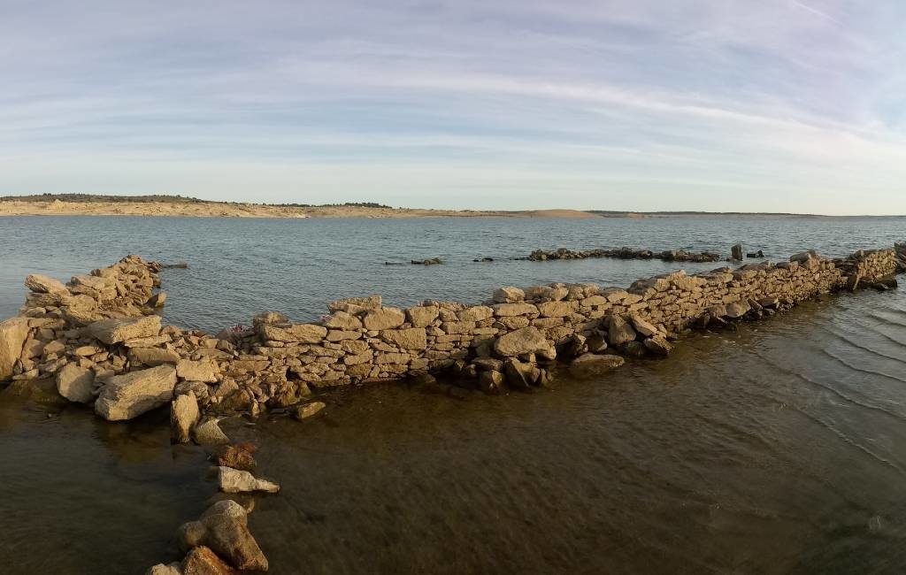 Een begraafplaats die door een stuwmeer verdween duikt 54 jaar later op in Zamora