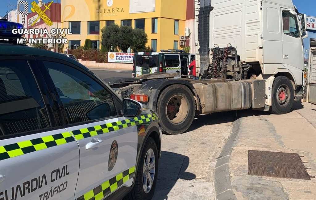 Vrachtwagenchauffeur dronken, gedrogeerd en met een ingetrokken rijbewijs achter het stuur in Murcia