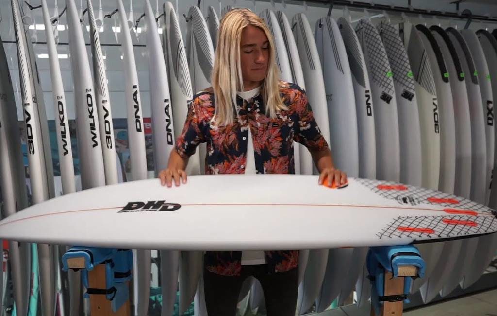 Spaanse surfer Hugo Ortega verovert de wereld op zijn 18e