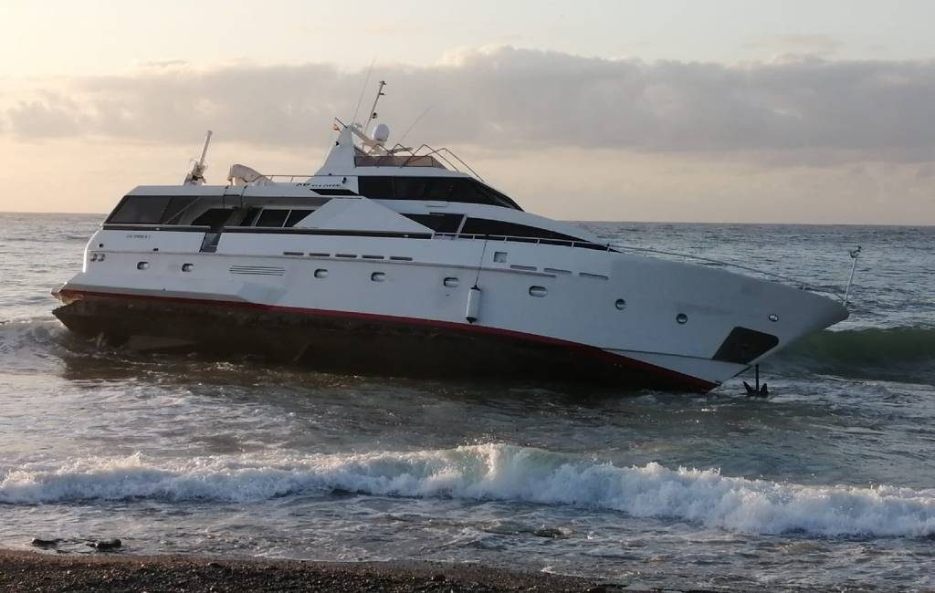 Het verhaal van het luxeschip ‘Neeveen’ dat vastliep op het strand van Granada