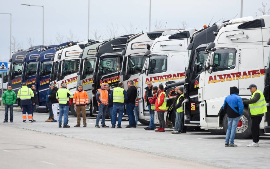 Spaanse regering bereikt akkoord met transportsector maar chauffeurs gaan door met staken