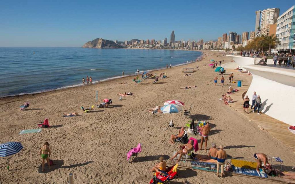 Gemeente legt uit waarom Benidorm een blauwe vlag voor een strand minder heeft