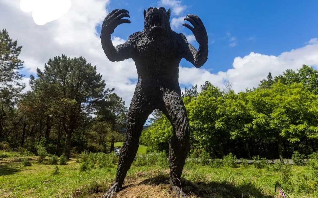 De legende van de Camino de Santiago weerwolf heeft een standbeeld in Galicië