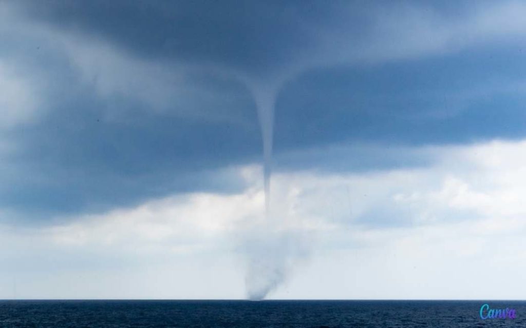 Veel overlast door storm met hagel, regen, wind en een waterhoos aan de Costa Dorada