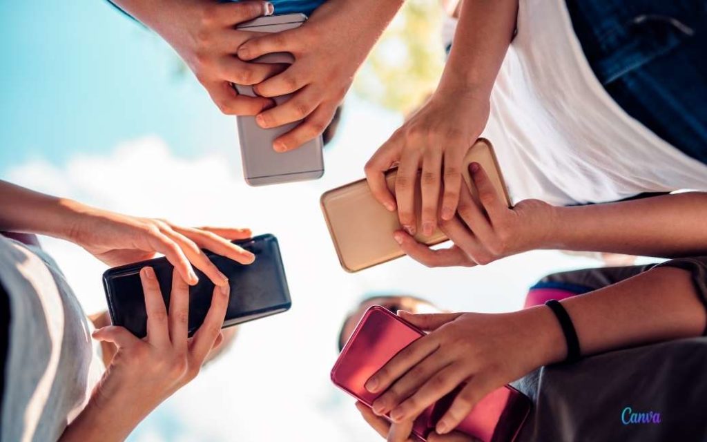 Experiment ontneemt 97 Spaanse jongeren voor een week hun telefoon