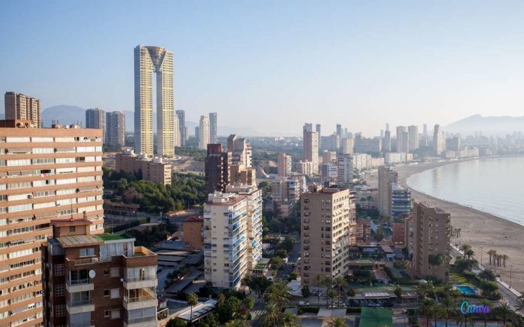 De toekomst zit in de lucht in Benidorm met de wolkenkrabber die windenergie op moet wekken