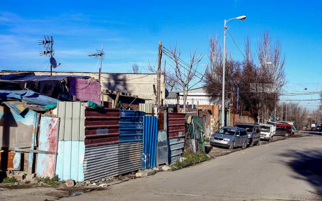 Europese Raad trekt aan de alarmbel om mensonwaardige woningen in Madrid