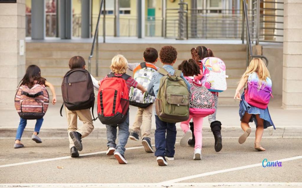 100 euro per schoolgaande kind/maand in een dorp in Castellón