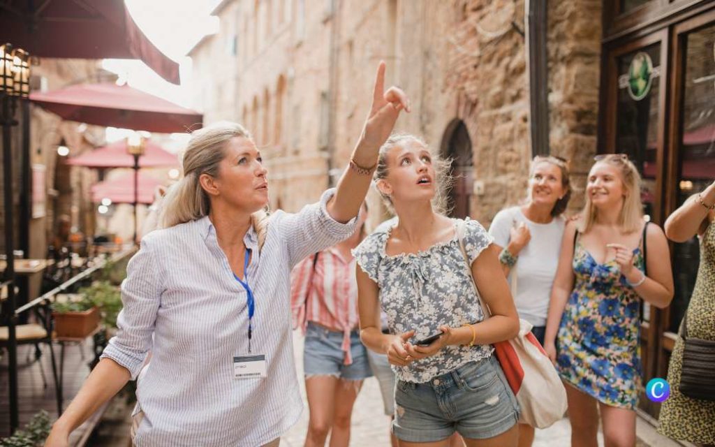 Hoe word je een toeristische gids en waar moet je aan voldoen in Spanje?