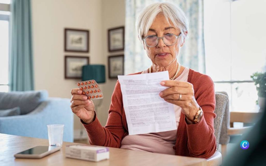 Spanje blijft ondanks EU-goedkeuring papieren bijsluiters verstrekken bij medicijnen