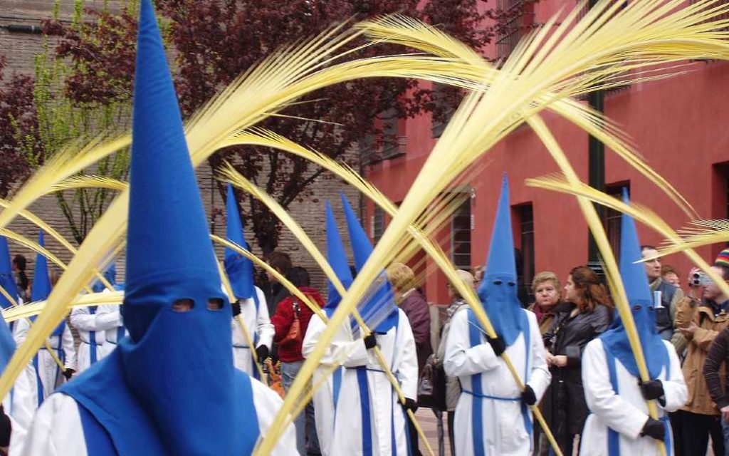 De traditie van palmbladeren met Pasen in Spanje en wat heeft Alicante daar mee te maken?