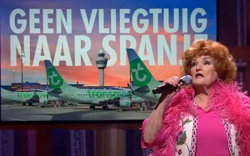 In plaats van ‘Eviva España’ zingt Imca Marina zingt ‘Geen (Transavia) vliegtuig naar Spanje’