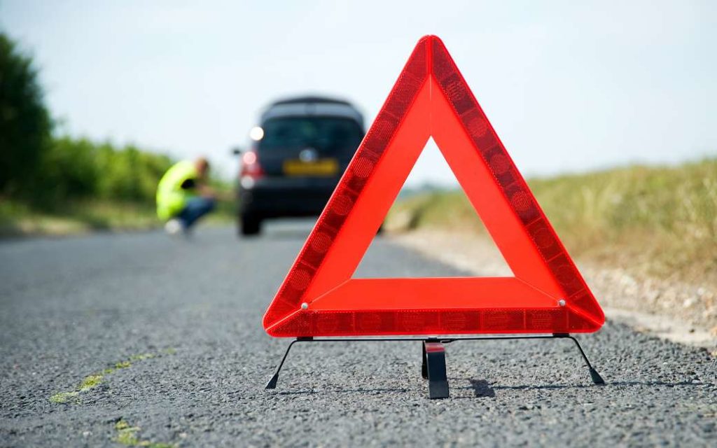 Waarschuwingsdriehoek in sommige autopech gevallen in Spanje niet meer nodig