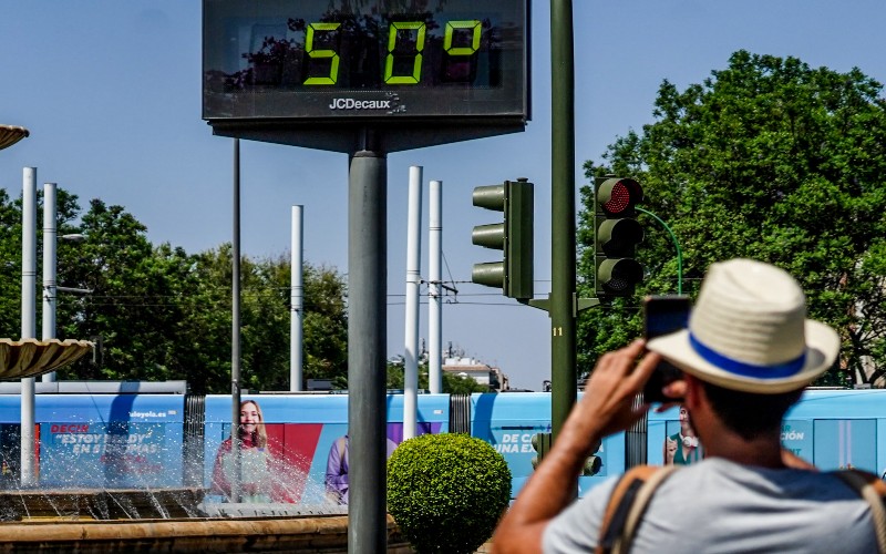 Waarom overdrijven de thermometers op straat in Spanje?