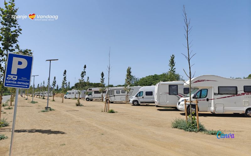 Badplaats Salou neemt officieel de nieuwe camperparking in gebruik