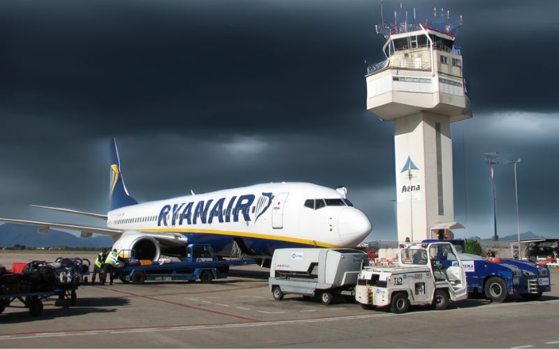 Ryanair faces difficulty controlling air traffic in Mallorca due to flight cancellations during storm