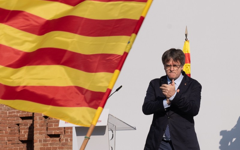 Puigdemont keert na zeven jaar vluchten voor de Spaanse justitie terug naar Barcelona, maar verdwijnt weer