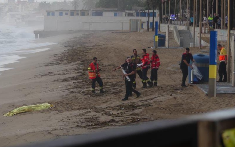 Vrouw sterft nadat ze in haar auto is meegesleept na hevige regenval in Barcelona