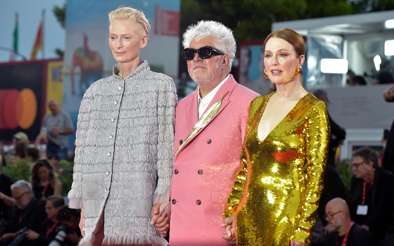 Pedro Almodóvar vince l'Italian Film Award per “La stanza accanto”