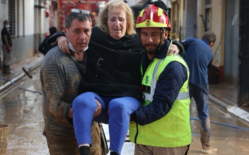 Tientallen getroffen verzorgingshuizen in Valencia en 25 overleden ouderen door overstromingen in Spanje