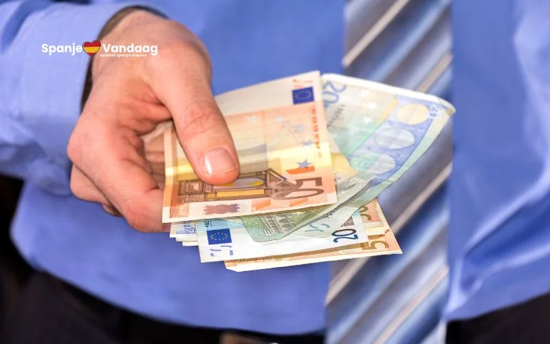 Contant geld blijft populair onder ouderen in Spanje ondanks dalende trend