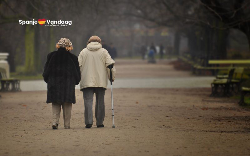 De traditionele "paseo" en hoeveel minuten per week een oudere zou moeten wandelen voor een goede gezondheid in Spanje