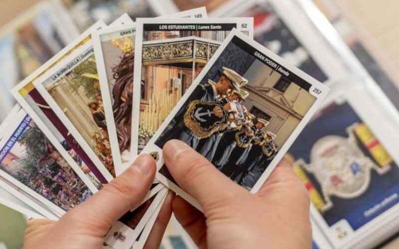 Religieuze verzamelkaartjes of “Holy Cards” opnieuw populair in Andalusië tijdens Semana Santa