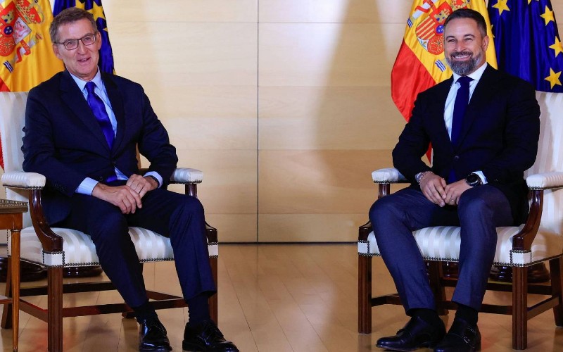 Partijleiders Feijóo (PP) en Abascal (Vox) ontmoeten elkaar na felle debatten in het Spaanse Congres