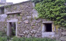 Voor minder dan 40.000 euro koop je dit verlaten dorpje vlak bij de kust van Galicië