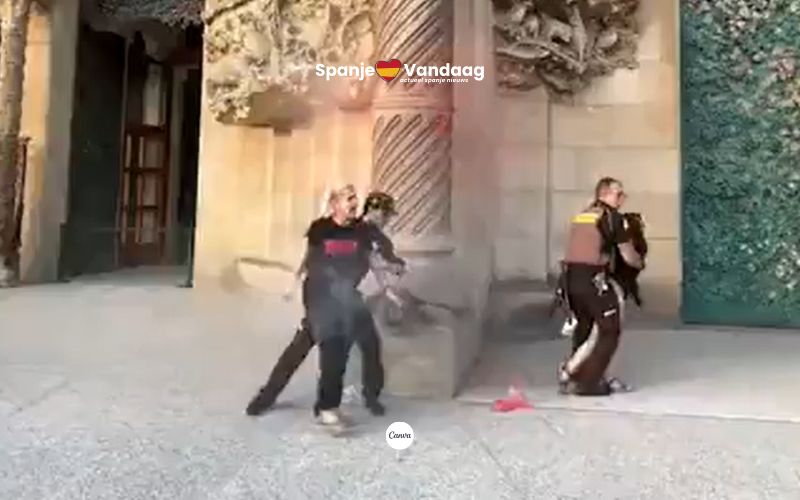 Klimaatactivisten spuiten rode verf op de Sagrada Familia