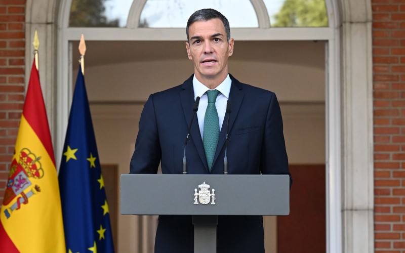 Premier Sánchez kondigt wettelijk wapenembargo op Israël aan, Israël reageert met sancties