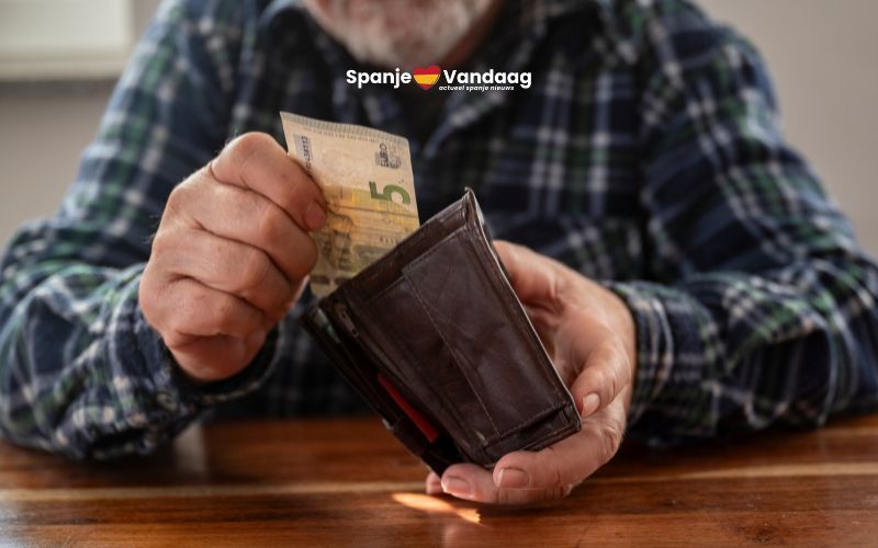 Acht op de tien Spaanse 65-plussers blijven trouw aan contant geld