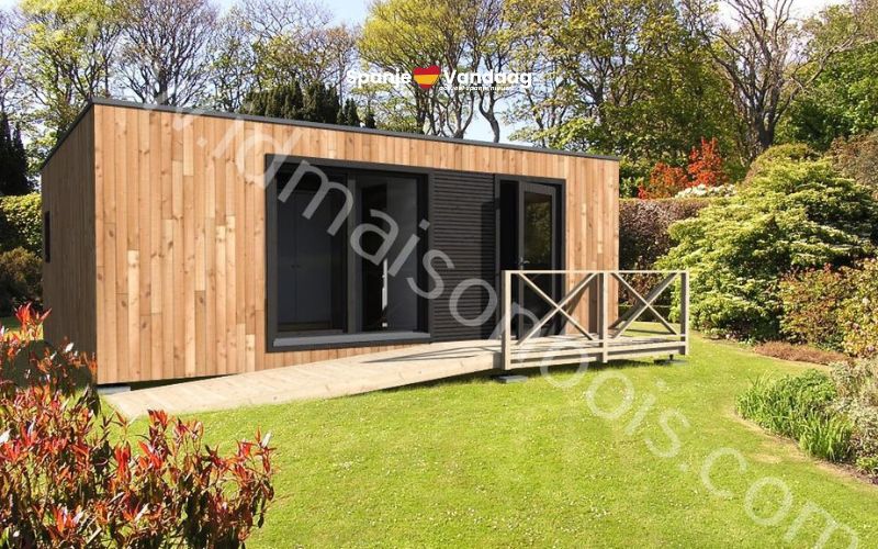 80-jarige bouwt houten huis in de tuin van zijn dochter om zelfstandig te blijven