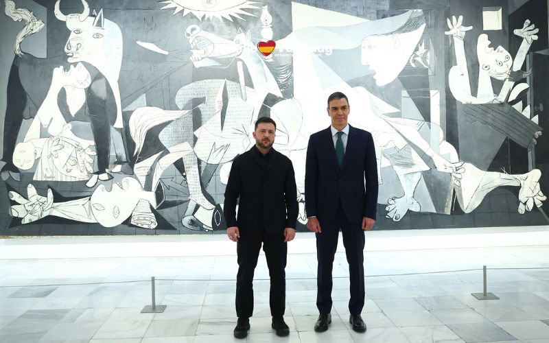 Zelenski en Sánchez bekijken Picassos Guernica als boodschap tegen oorlog