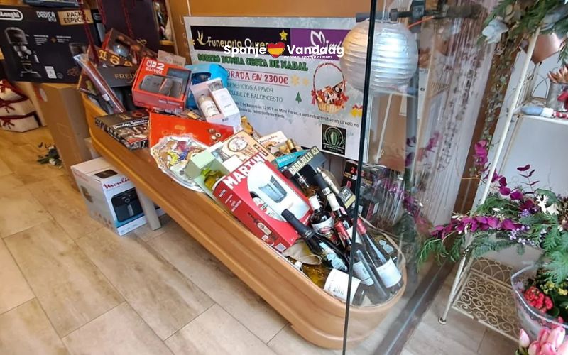 Begrafenisonderneming in Galicië verrast met kerstpakket in een doodskist