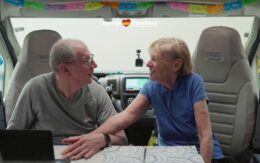 Een liefdevolle roadtrip met Alzheimer op Max in "Ons Campertje"