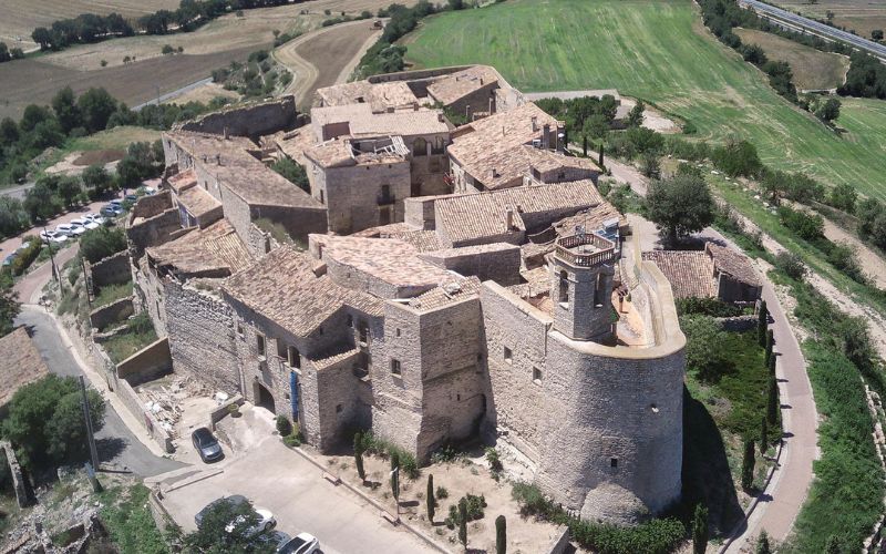 Dit Catalaanse dorp met twintig inwoners ligt volledig binnen een middeleeuwse vesting