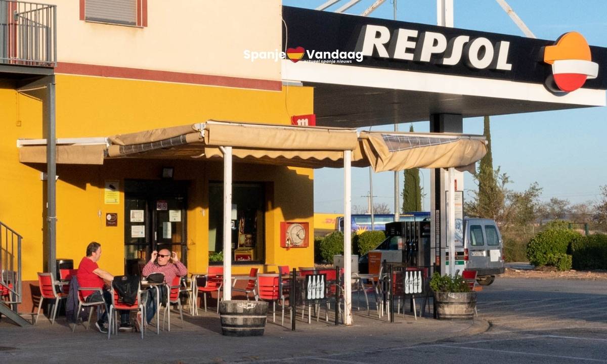 Waarom tankstations in Spanje steeds vaker het hart van het dorp worden