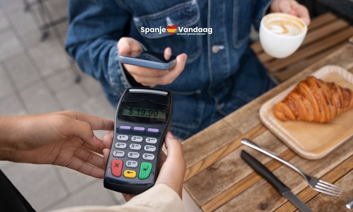Spanjaarden laten contant geld steeds vaker liggen en rekenen massaal digitaal af
