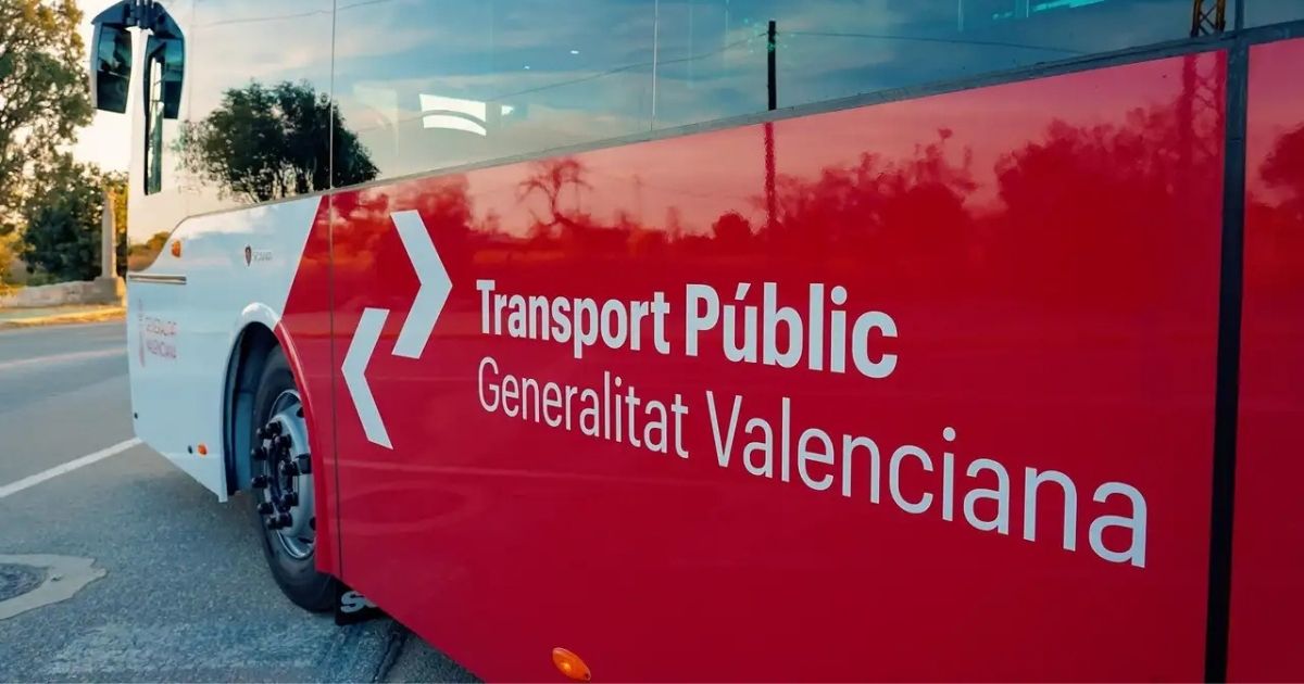 Nieuwe buslijnen langs de Costa Blanca: makkelijker van Valencia naar Benidorm en het vliegveld