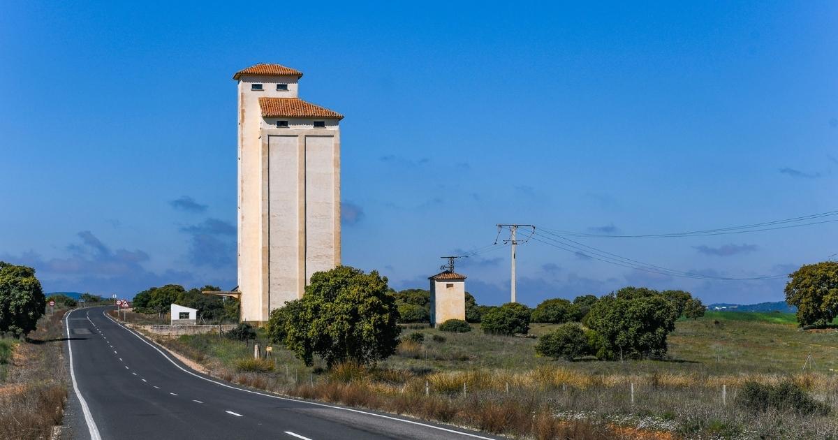 Verlaten graansilo’s in Extremadura worden omgebouwd tot reusachtige batterijen